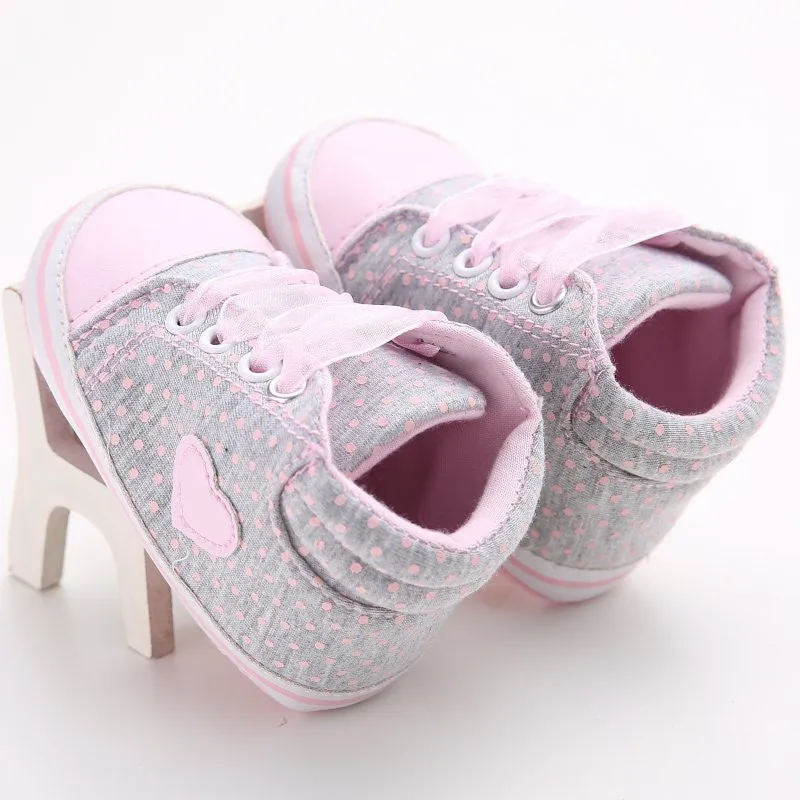 Lovely Baby Sneakers Love Heart Design Newborn Baby Crib Shoes Girls Toddler Laces Soft Sole Shoes