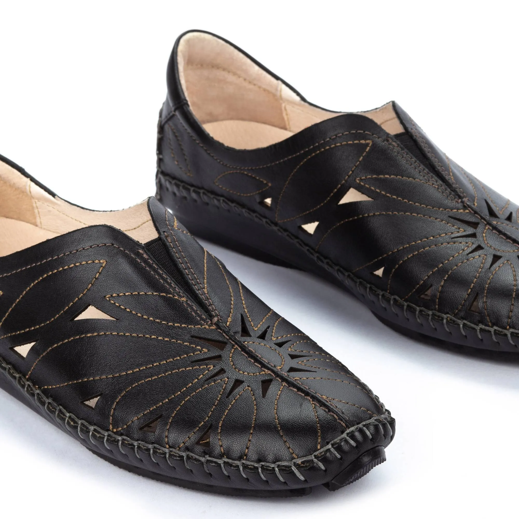 Women's Pikolinos Jerez Leather Moccasin Color: Black